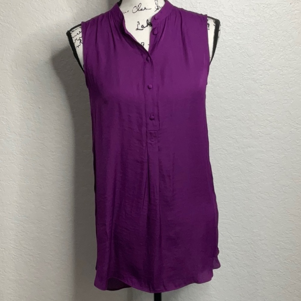 Vince Camuto NWOT Purple Sleeveless Top, Size XXS. 100% Polyester. Pit to pit 17